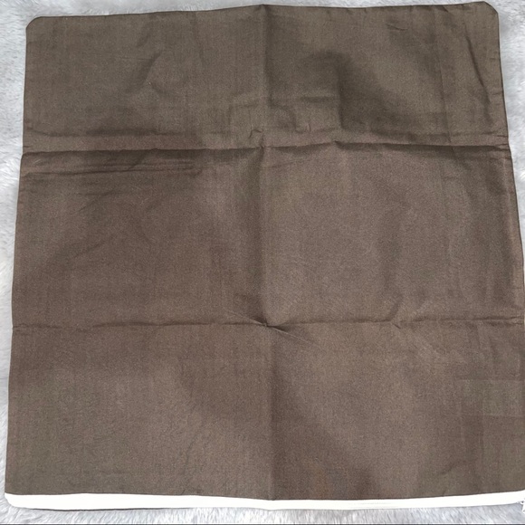 🧁 Disney x Daiso Mickey Minnie Cushion Covers - Picture 4 of 4